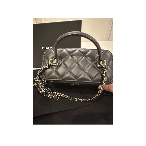 CHANEL Black Quilted Vanity Crossbody with Gold Hardware - Picture 12 of 12